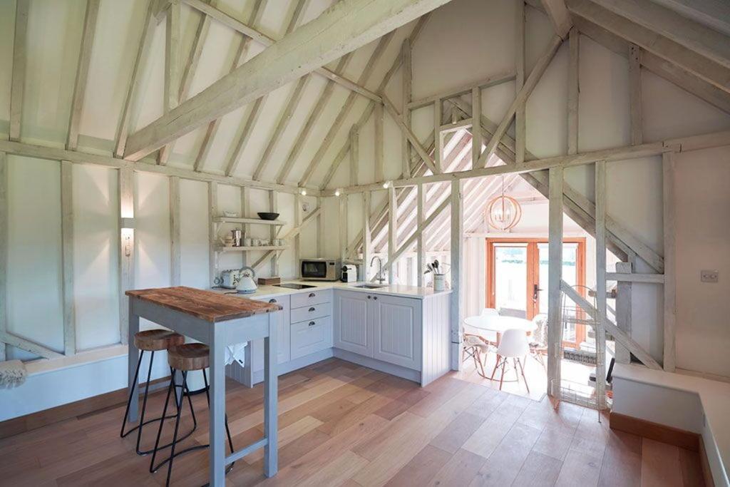 Вилла The Cowshed, Tunbridge Wells Экстерьер фото